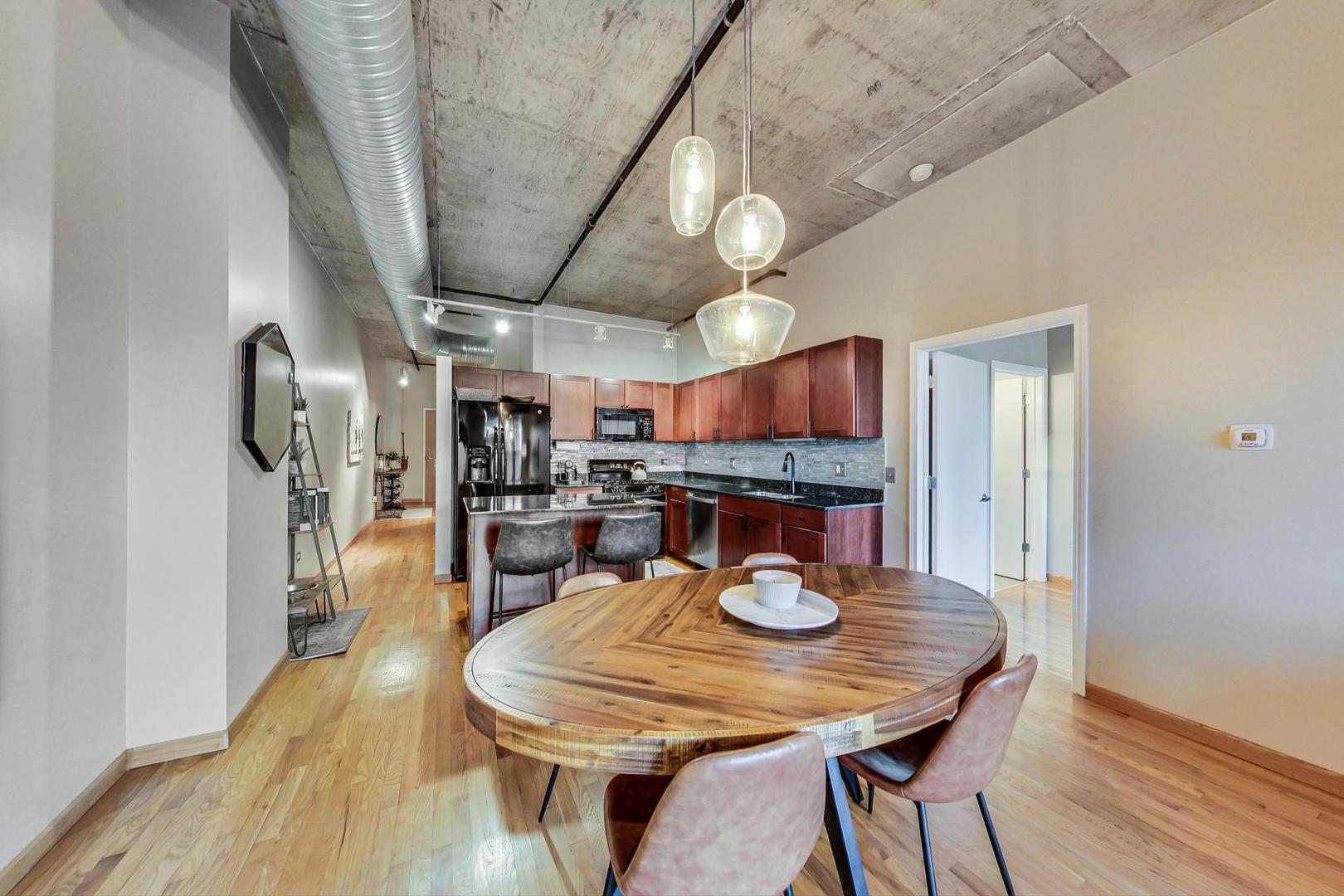849 N Franklin Street Unit: 422