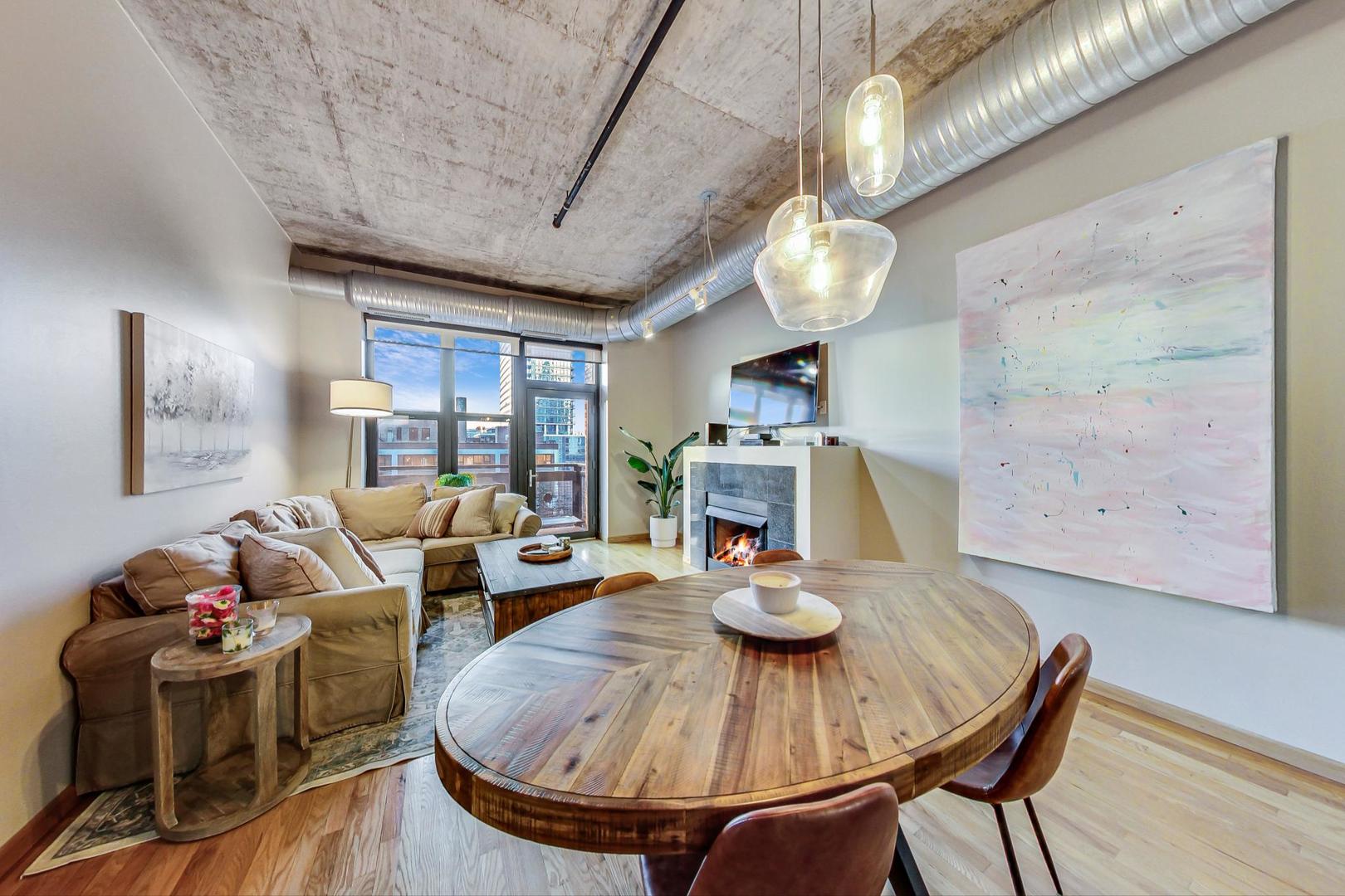 849 N Franklin Street Unit: 422