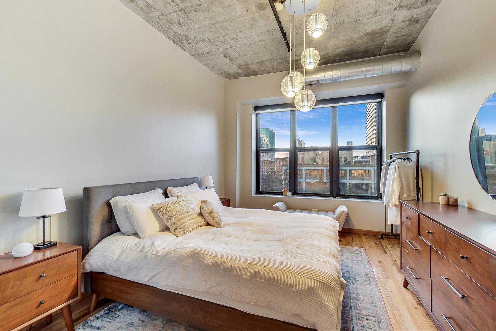 849 N Franklin Street Unit: 422