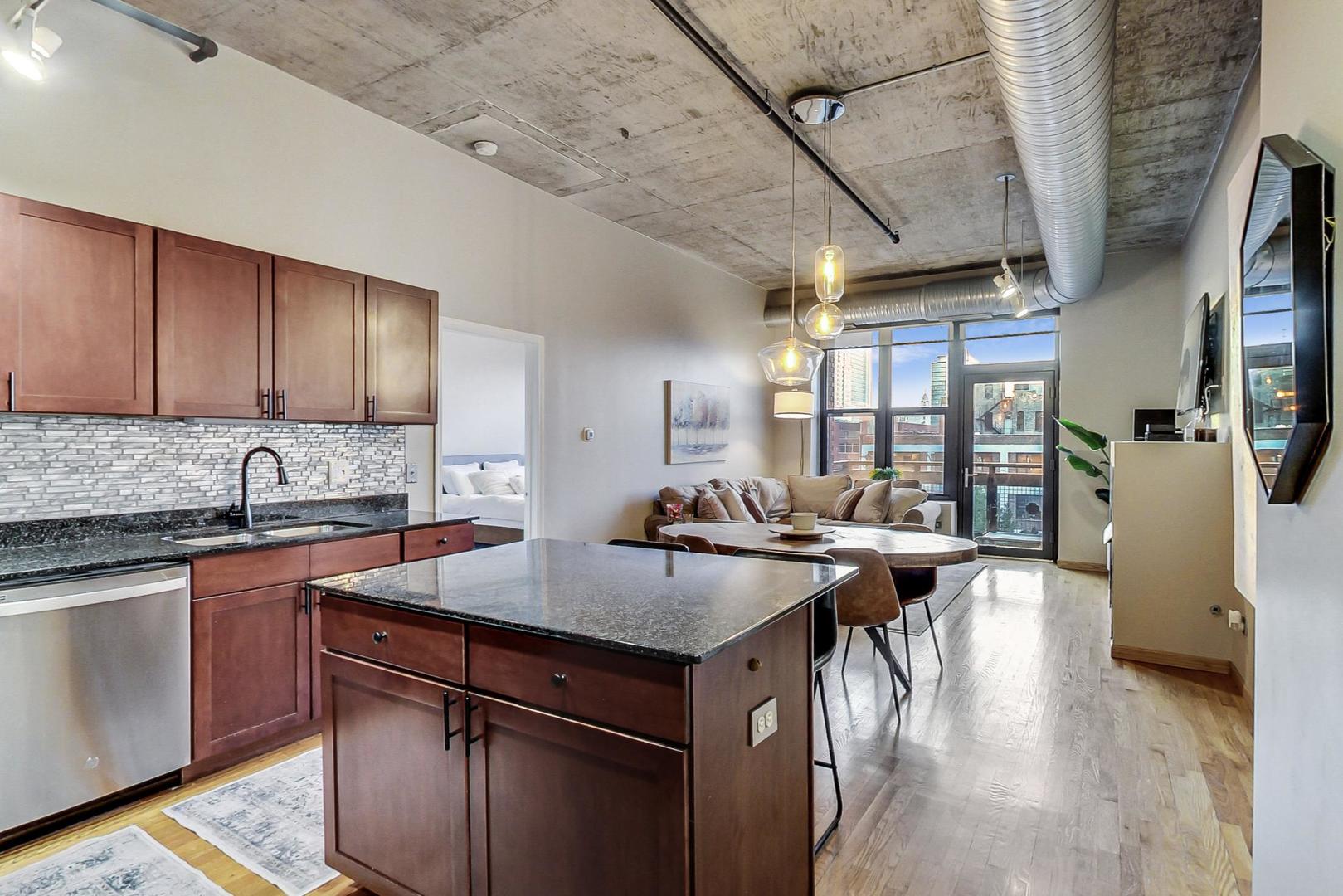 849 N Franklin Street Unit: 422