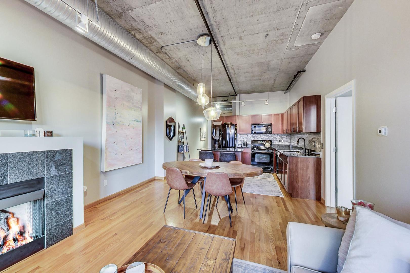 849 N Franklin Street Unit: 422