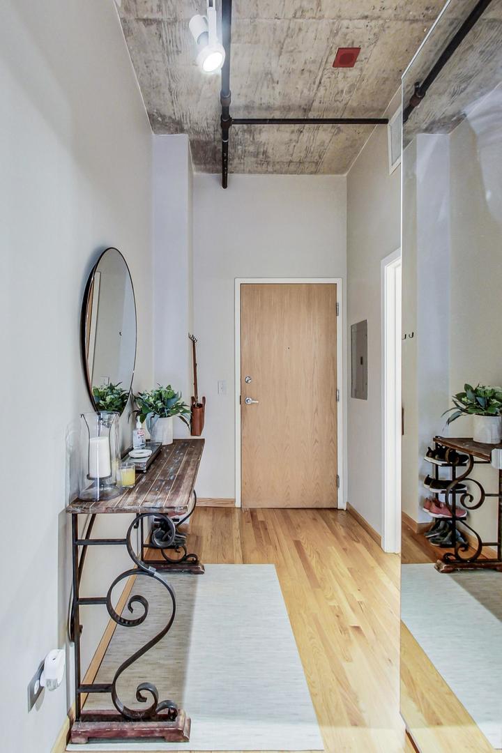 849 N Franklin Street Unit: 422
