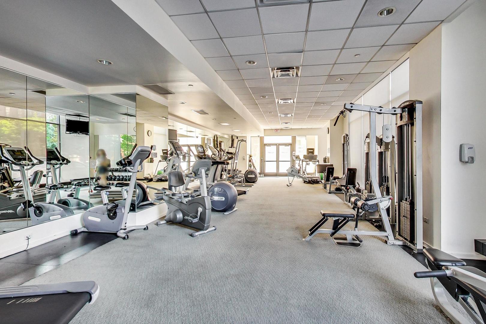 849 N Franklin Street Unit: 422