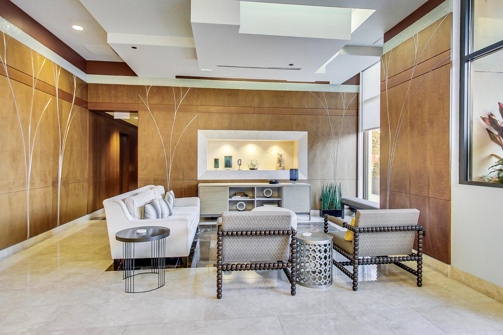 849 N Franklin Street Unit: 422