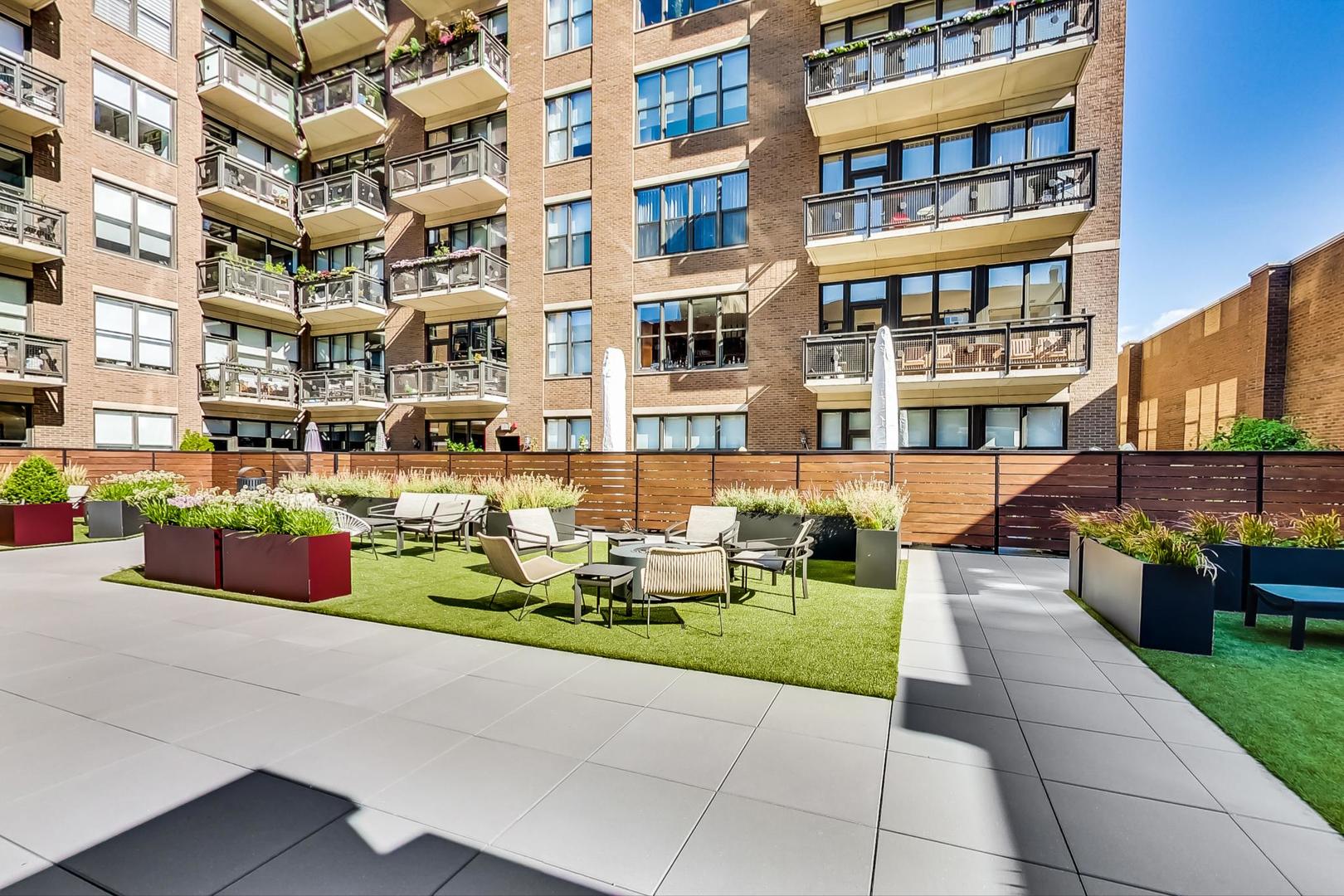 849 N Franklin Street Unit: 422