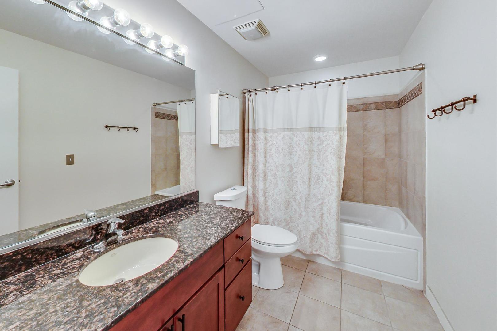 849 N Franklin Street Unit: 422