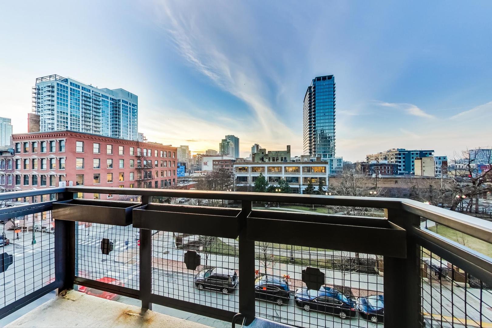 849 N Franklin Street Unit: 422
