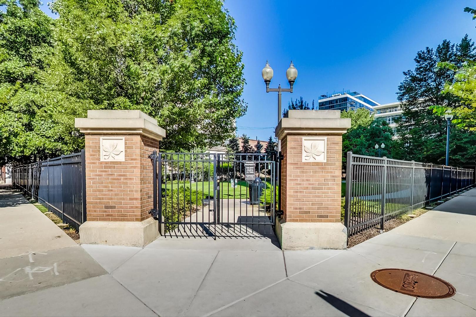 849 N Franklin Street Unit: 422