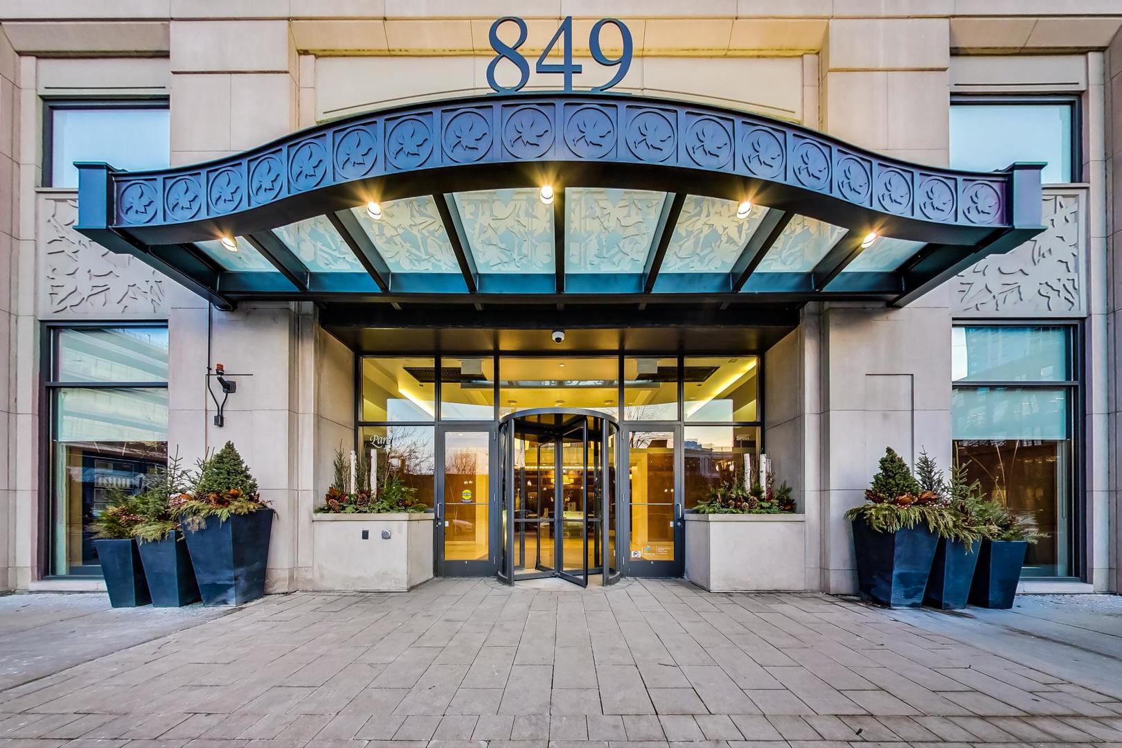 849 N Franklin Street Unit: 422