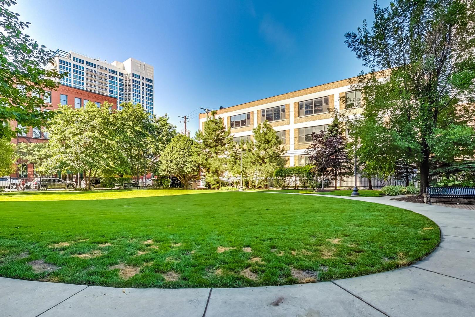 849 N Franklin Street Unit: 422