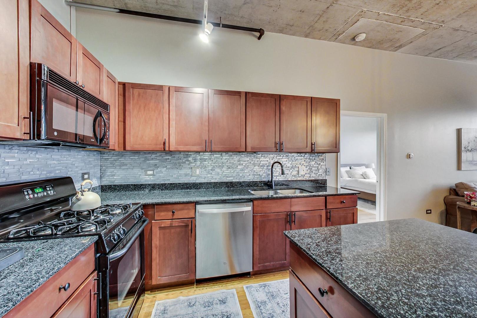 849 N Franklin Street Unit: 422