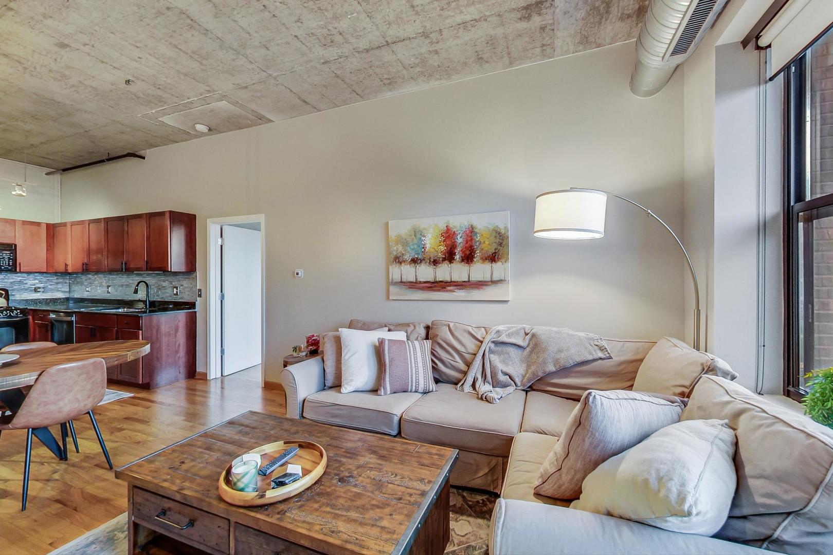 849 N Franklin Street Unit: 422
