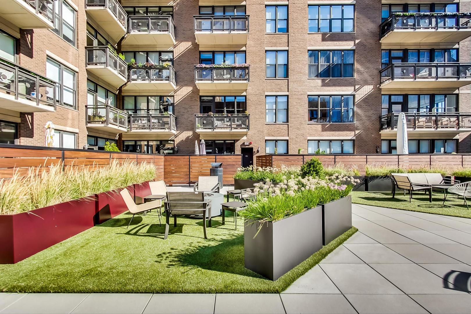 849 N Franklin Street Unit: 422