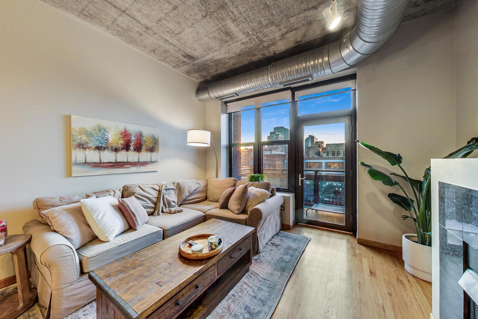 849 N Franklin Street Unit: 422
