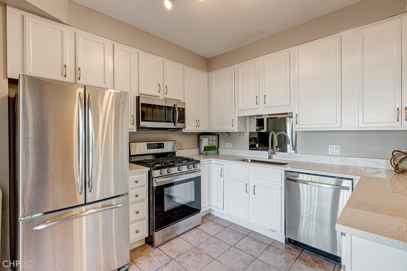 7649 N EASTLAKE Terrace Unit: 1B
