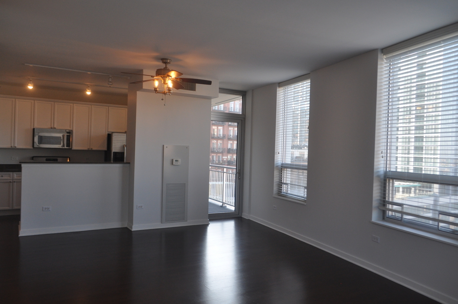 330 W GRAND Avenue Unit: 1004