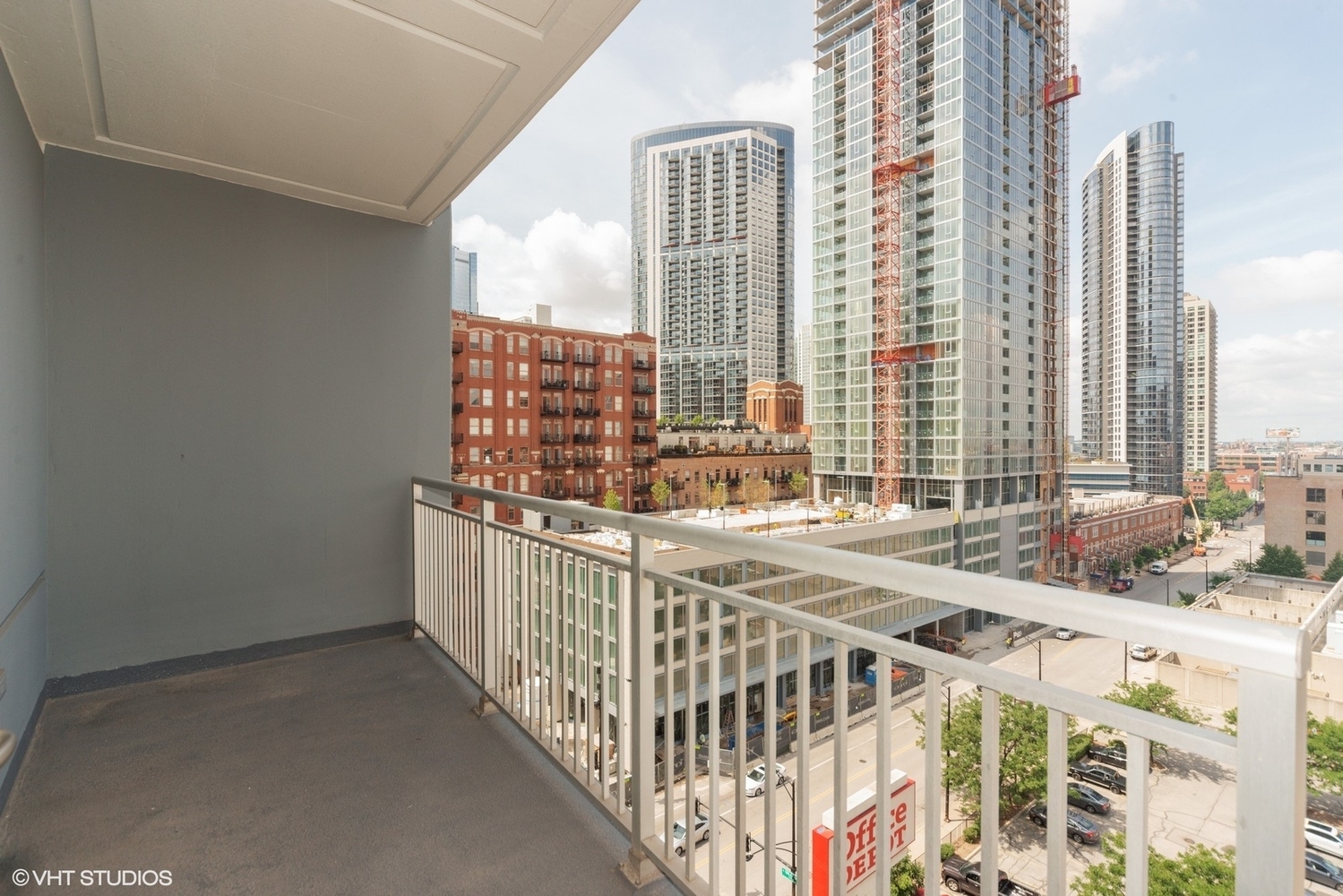 330 W GRAND Avenue Unit: 1004