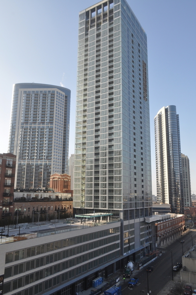 330 W GRAND Avenue Unit: 1004