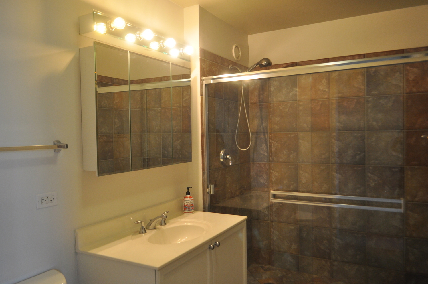 330 W GRAND Avenue Unit: 1004