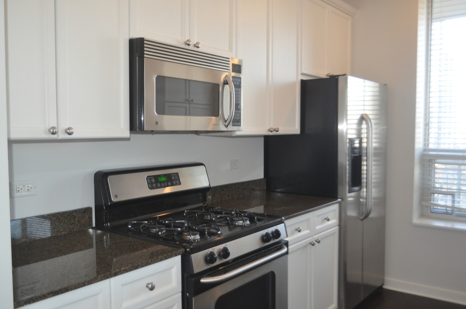 330 W GRAND Avenue Unit: 1004