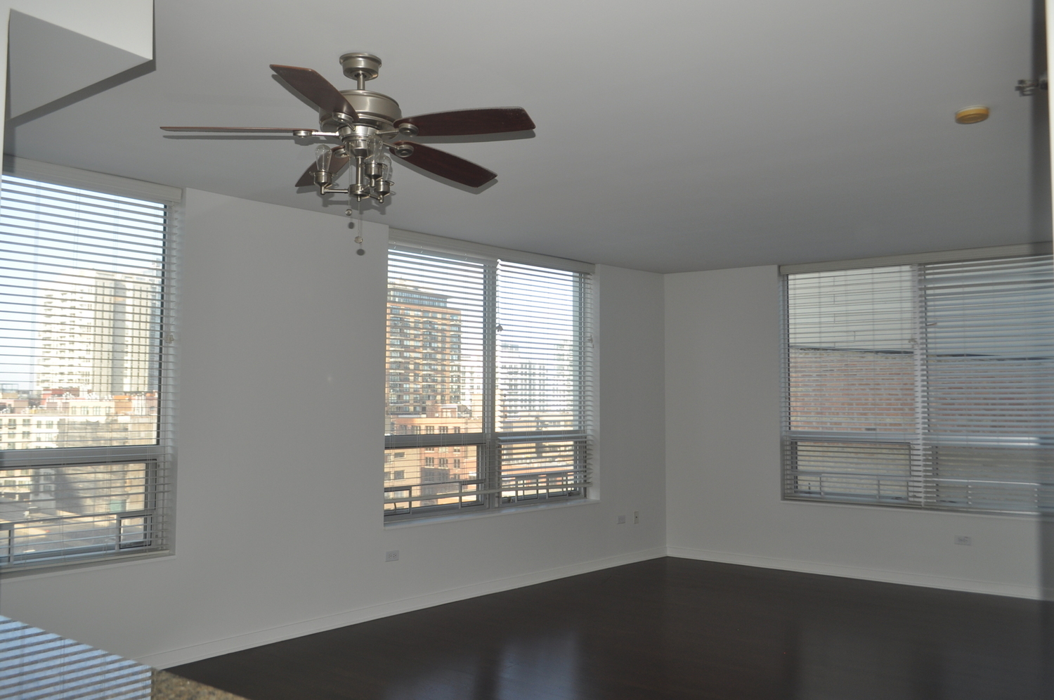 330 W GRAND Avenue Unit: 1004