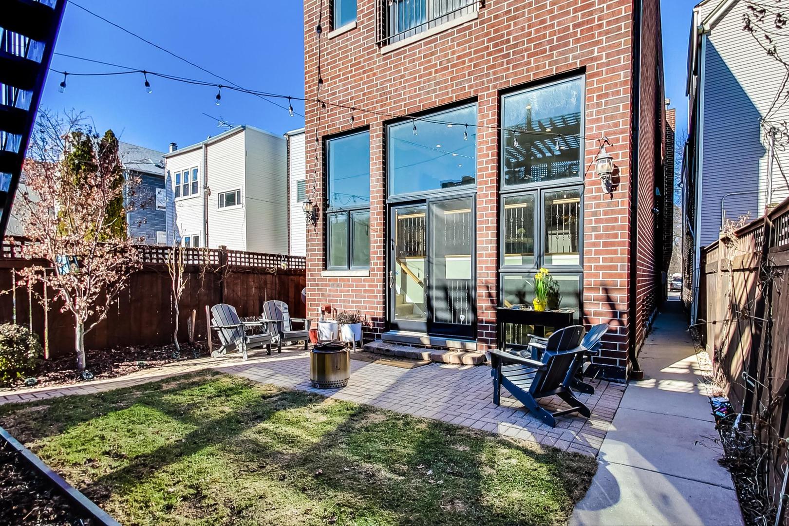 2131 W School Street