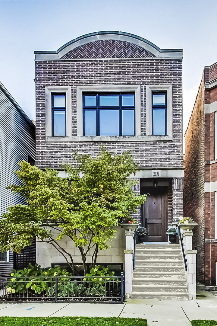 2131 W School Street