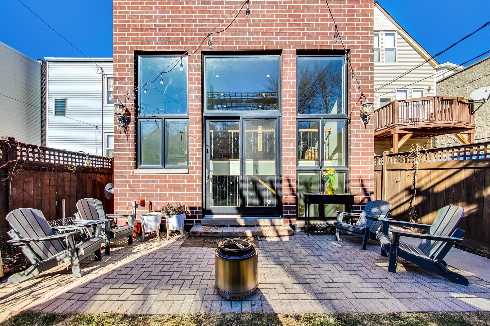 2131 W School Street