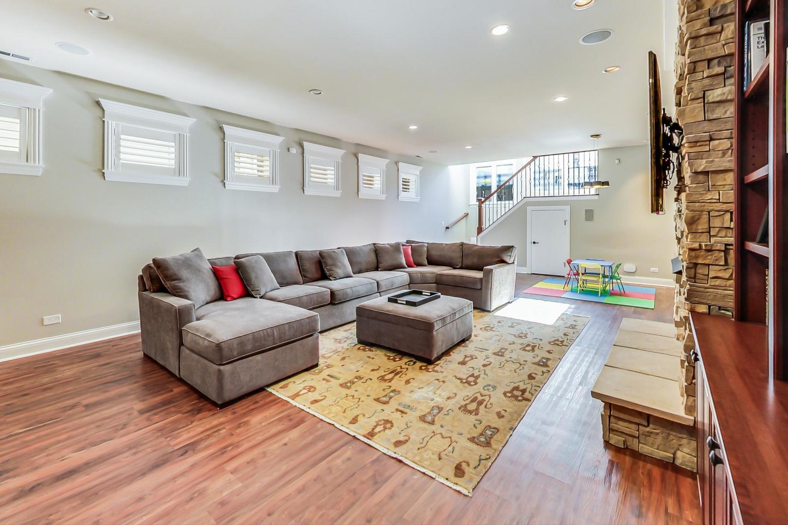 2131 W School Street