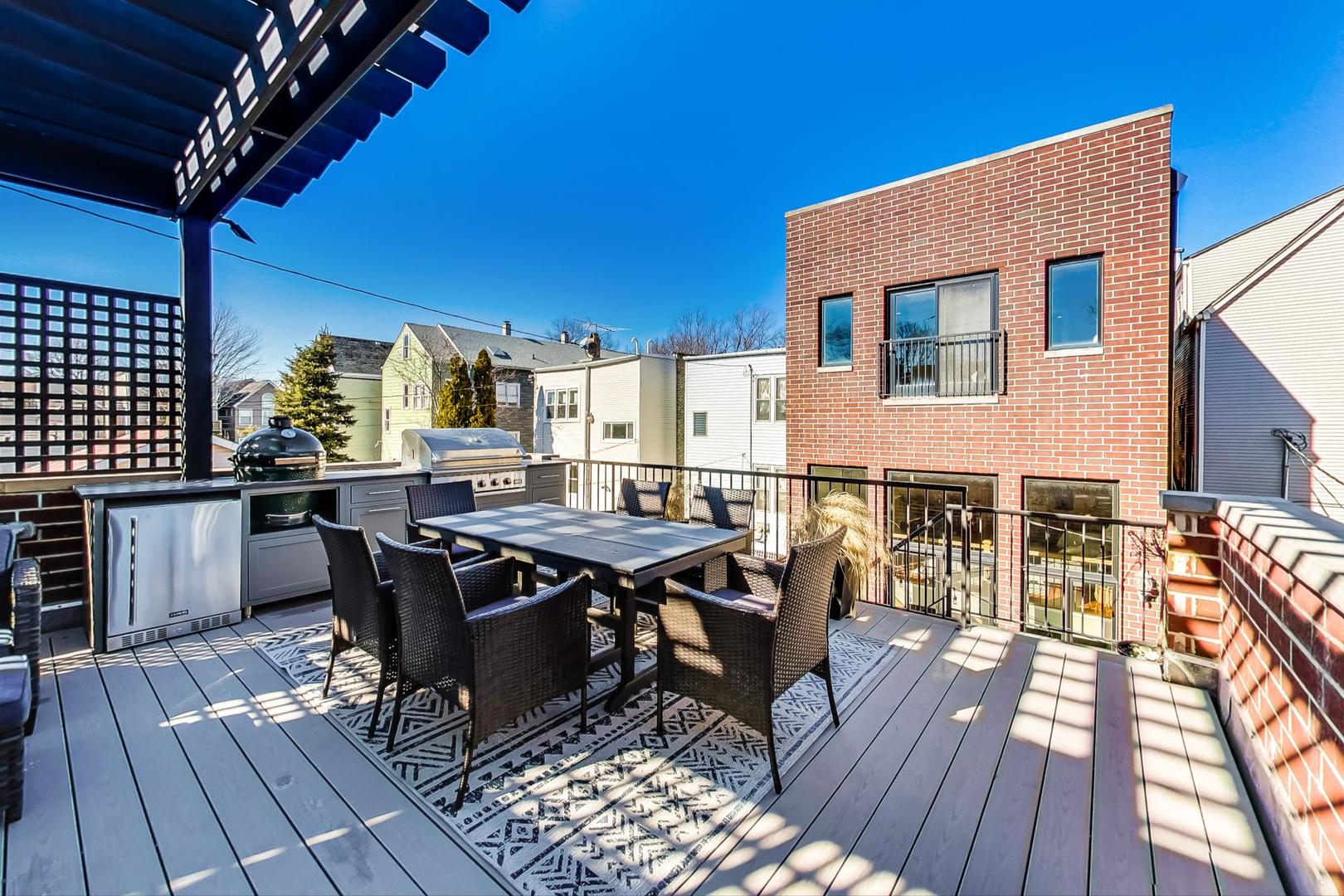 2131 W School Street