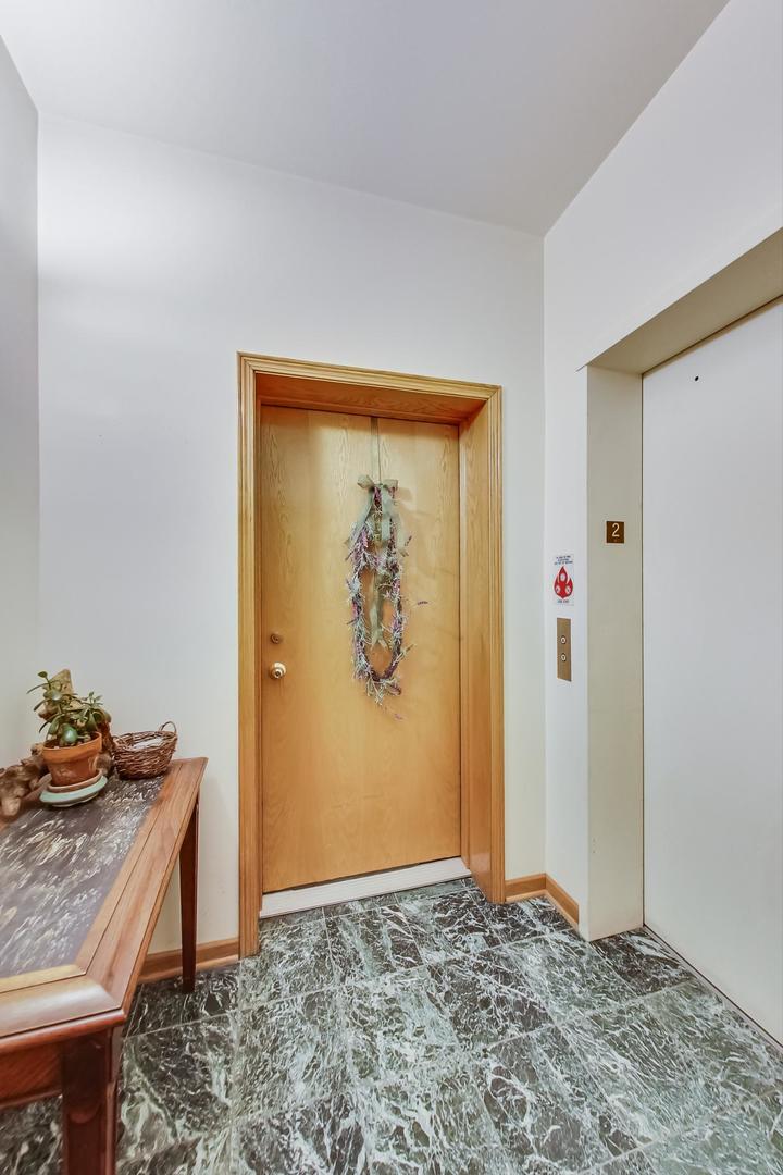 626 W WRIGHTWOOD Avenue Unit: 2W