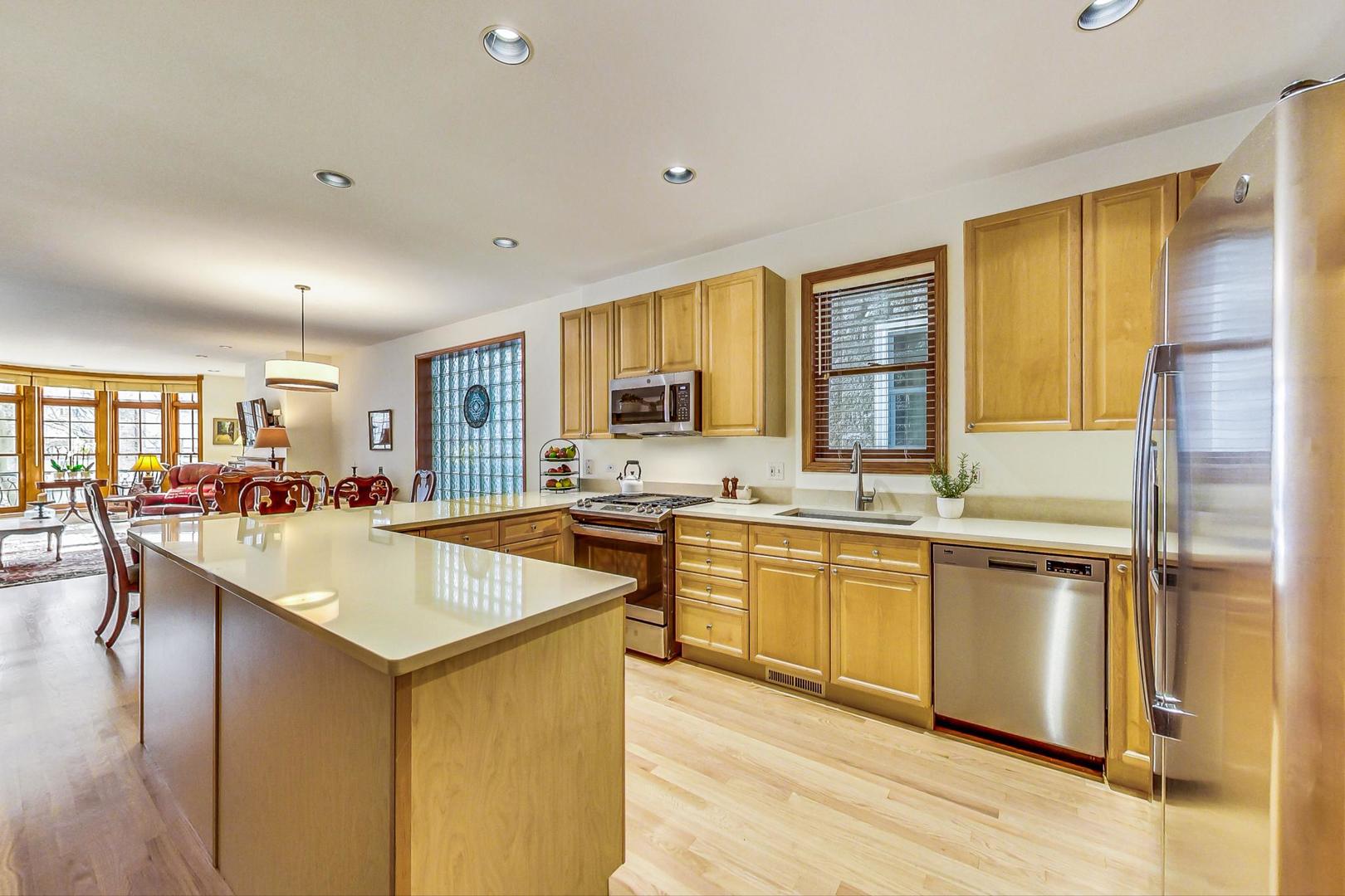 626 W WRIGHTWOOD Avenue Unit: 2W