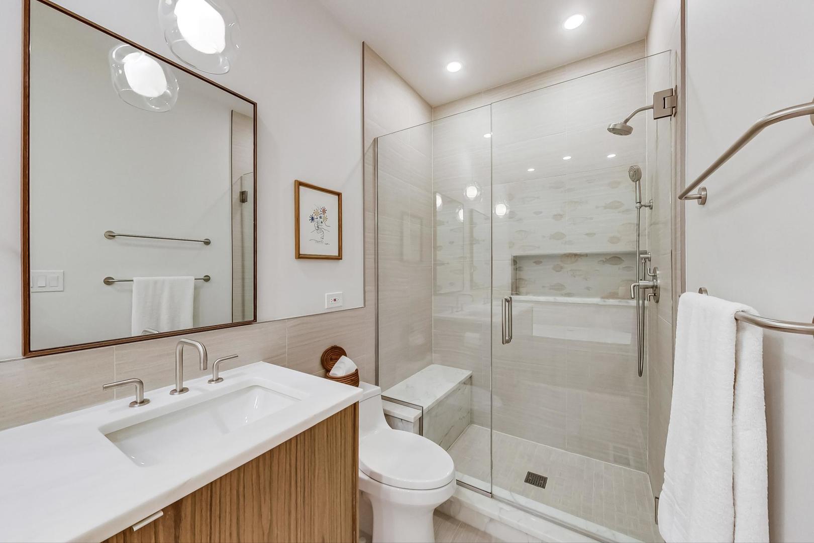 626 W WRIGHTWOOD Avenue Unit: 2W