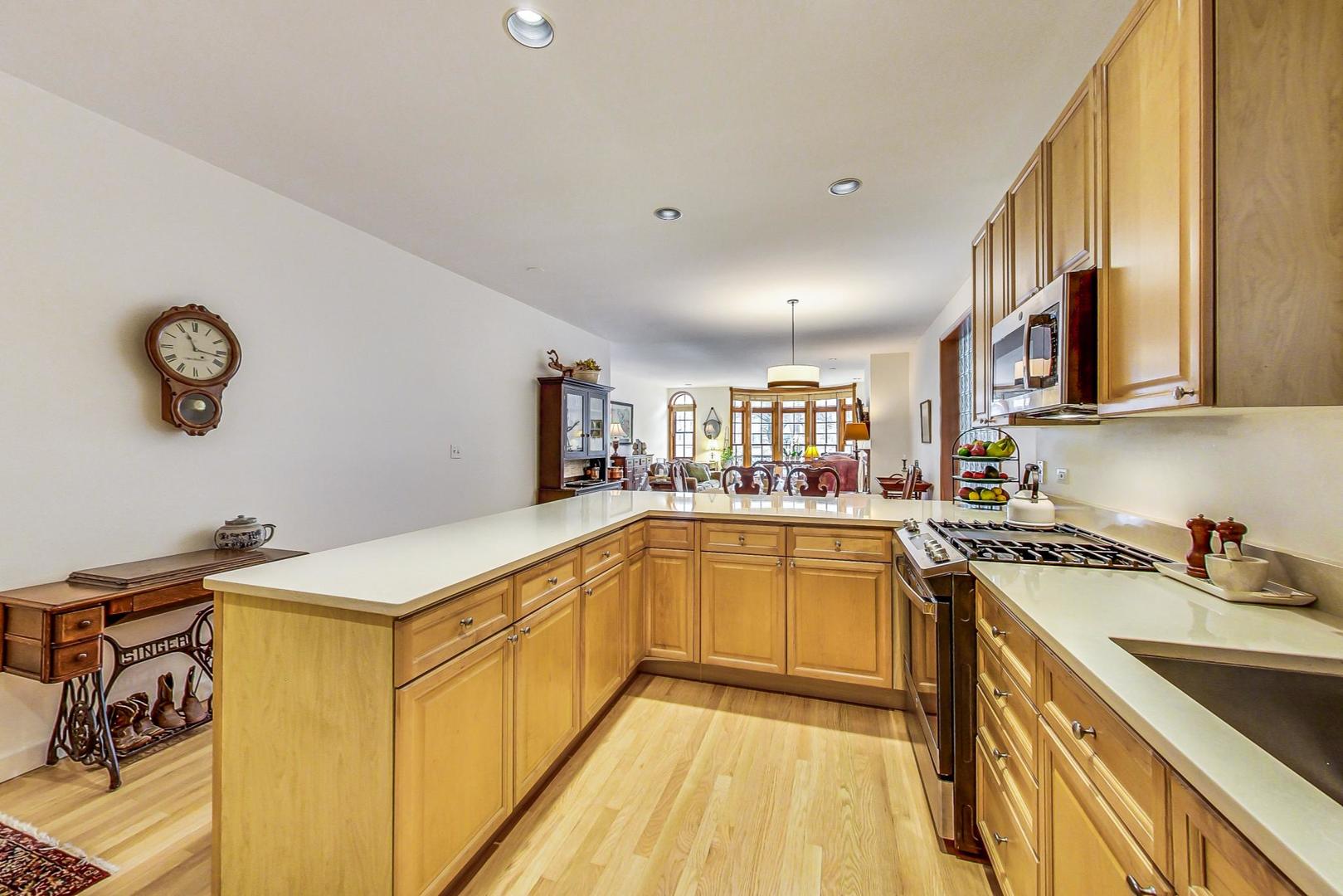 626 W WRIGHTWOOD Avenue Unit: 2W