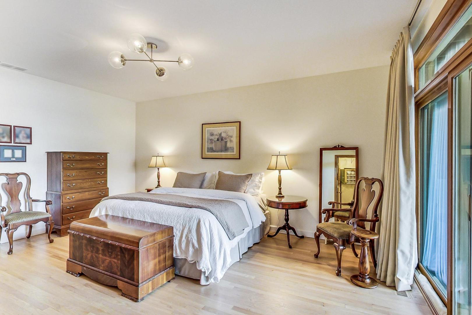 626 W WRIGHTWOOD Avenue Unit: 2W
