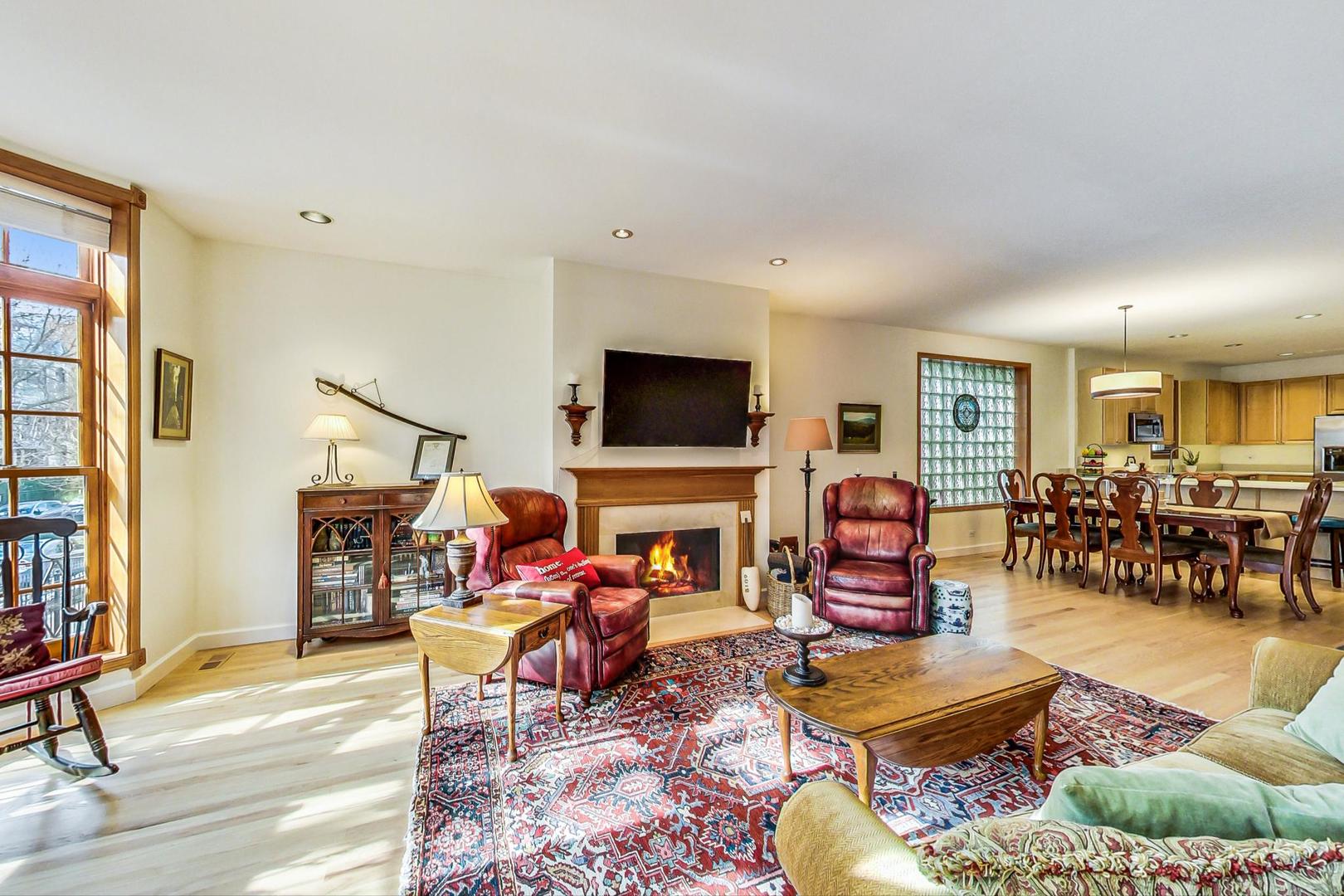 626 W WRIGHTWOOD Avenue Unit: 2W