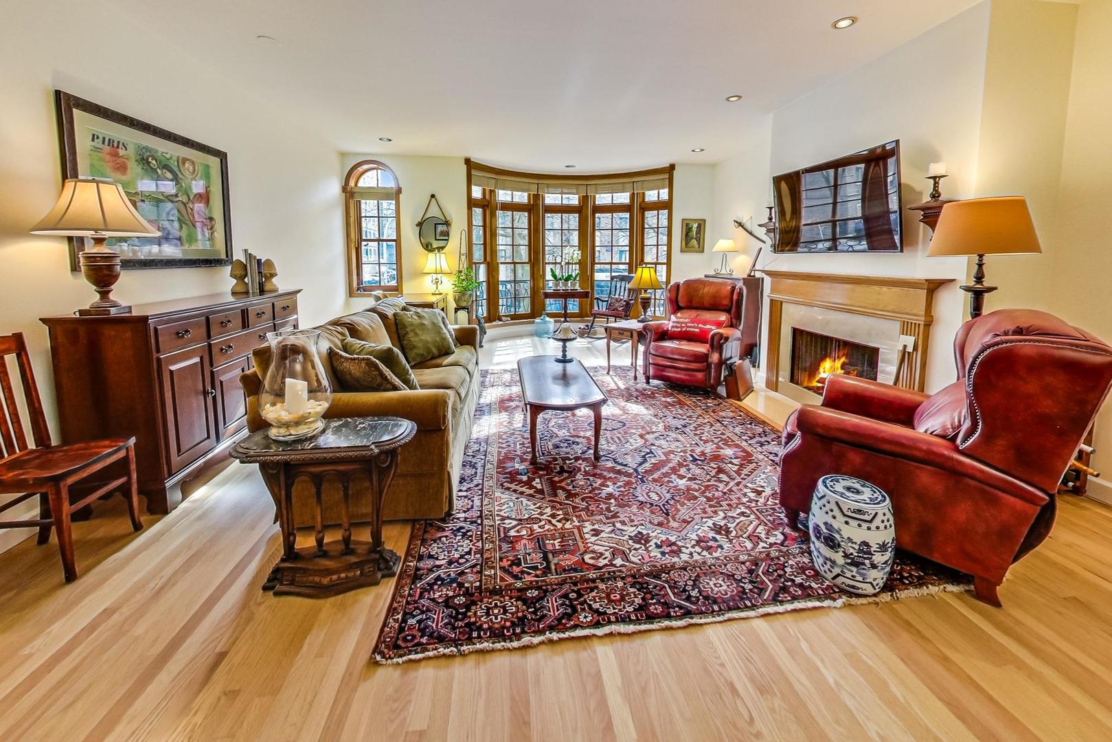 626 W WRIGHTWOOD Avenue Unit: 2W