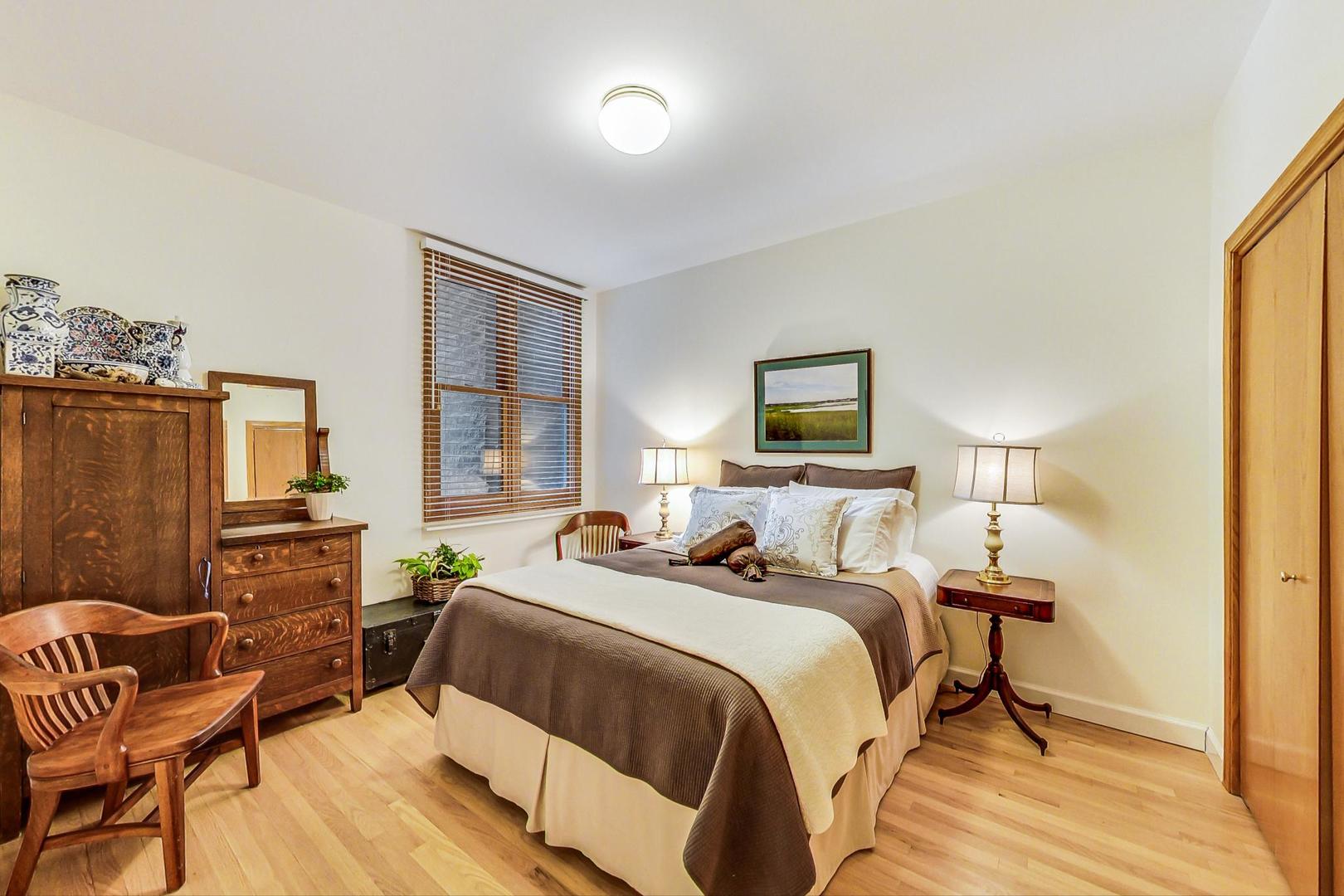 626 W WRIGHTWOOD Avenue Unit: 2W