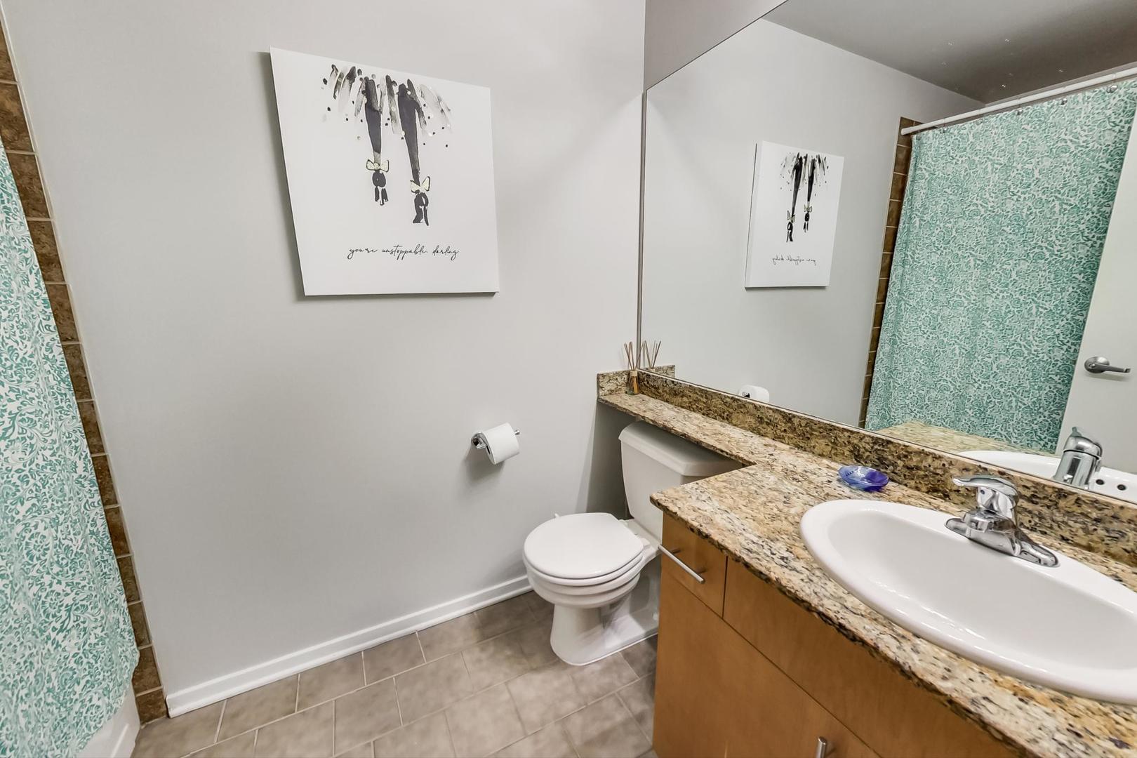 1040 W ADAMS Street Unit: 220