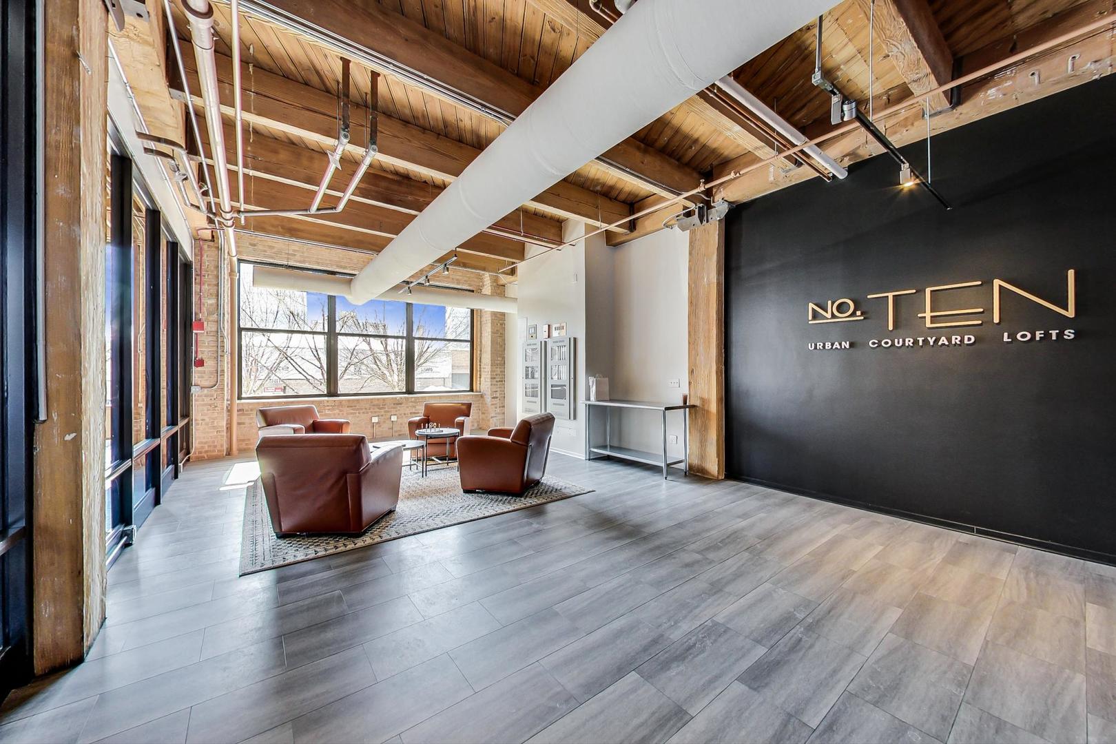 1040 W ADAMS Street Unit: 220
