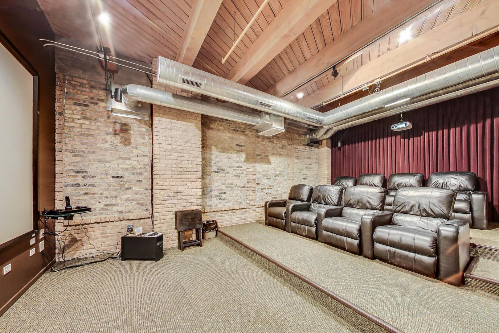 1040 W ADAMS Street Unit: 220