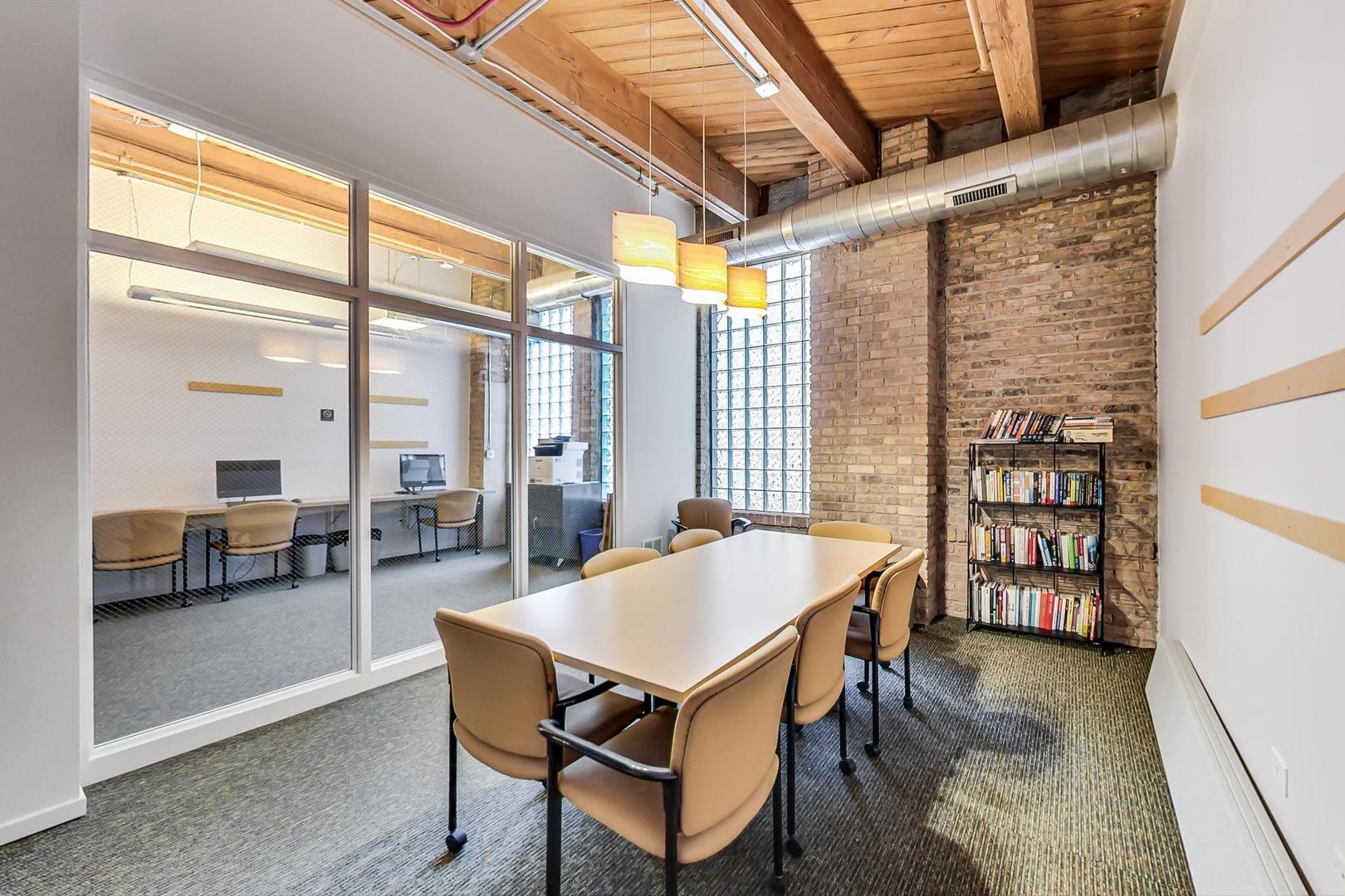 1040 W ADAMS Street Unit: 220