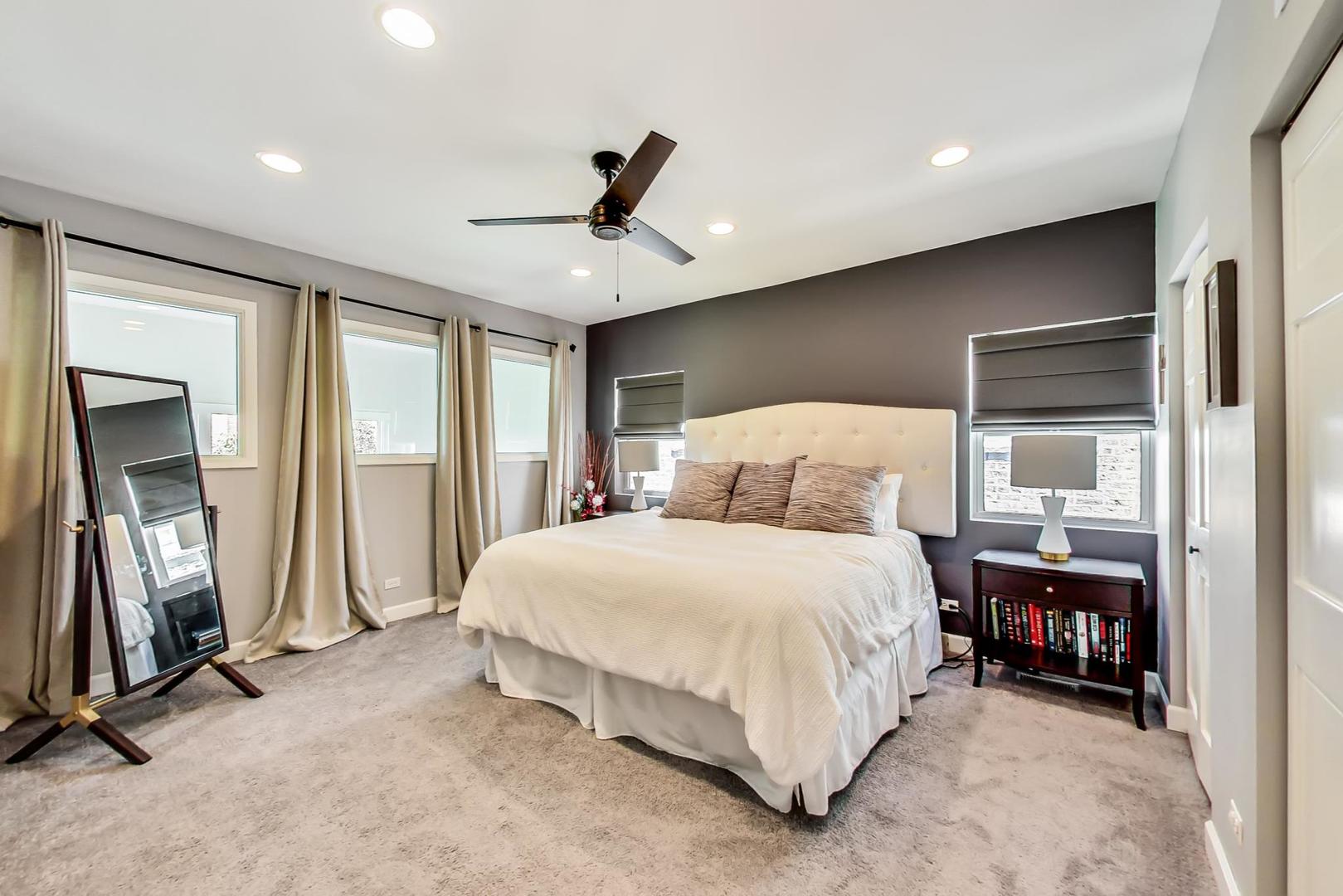1429 N PAULINA Street Unit: C
