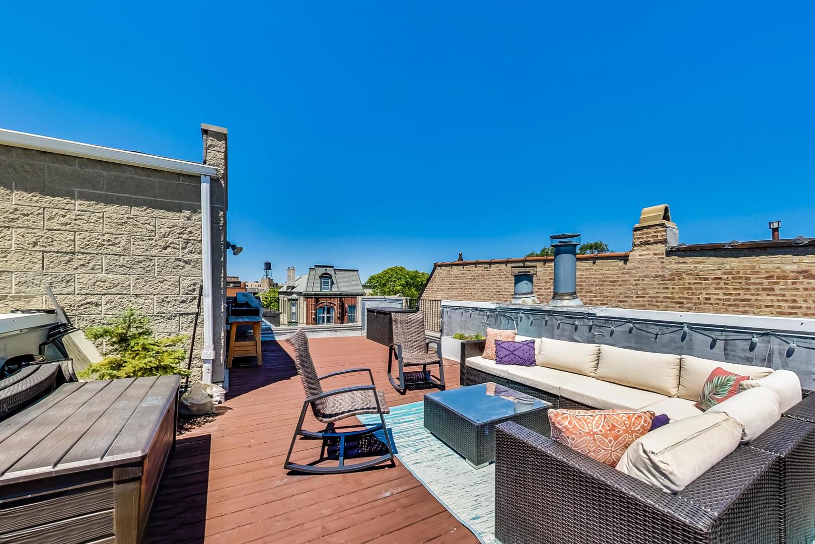 1429 N PAULINA Street Unit: C