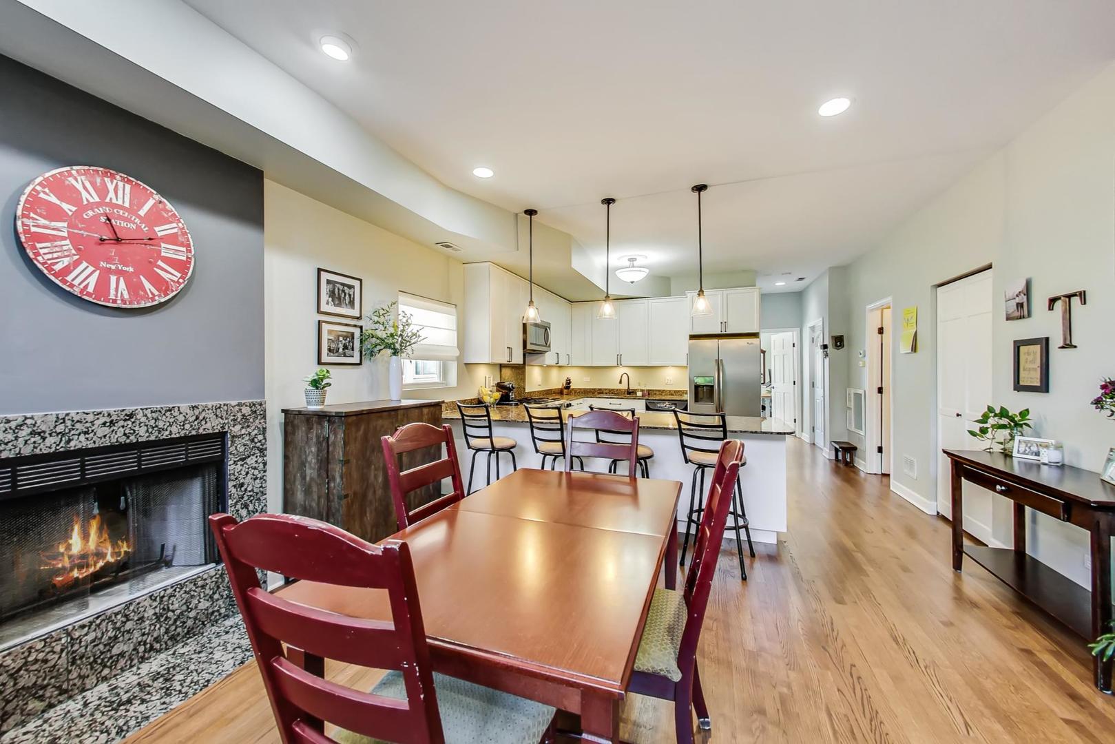 1429 N PAULINA Street Unit: C