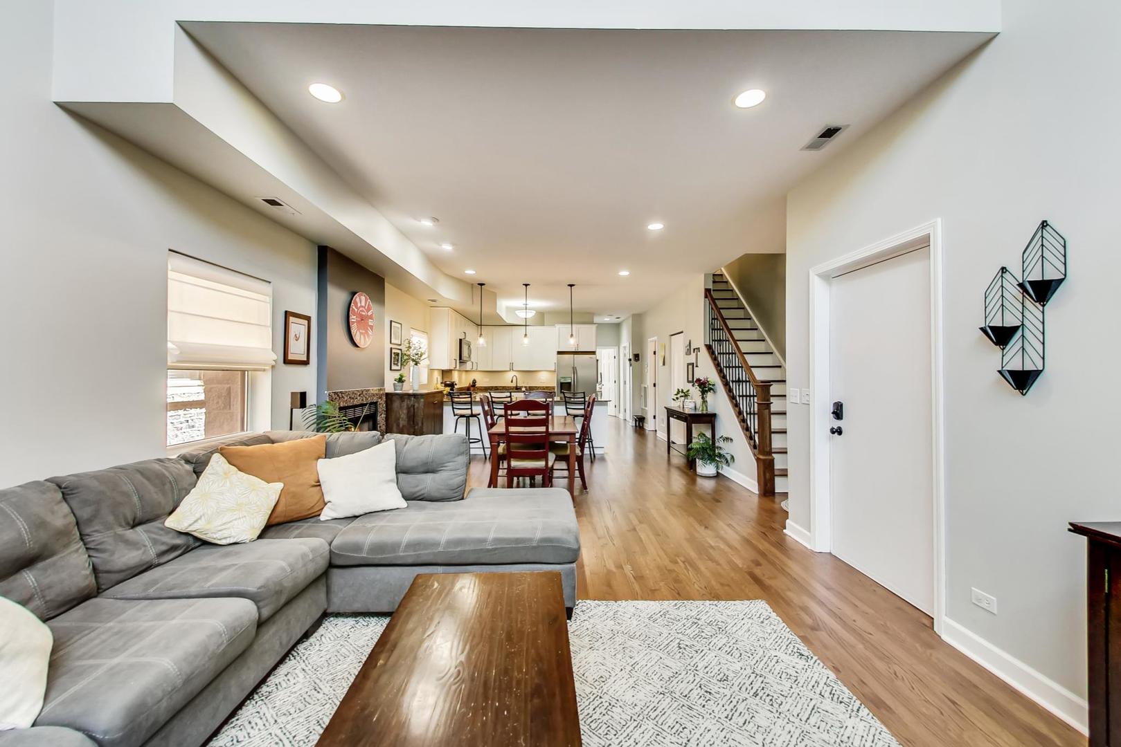 1429 N PAULINA Street Unit: C