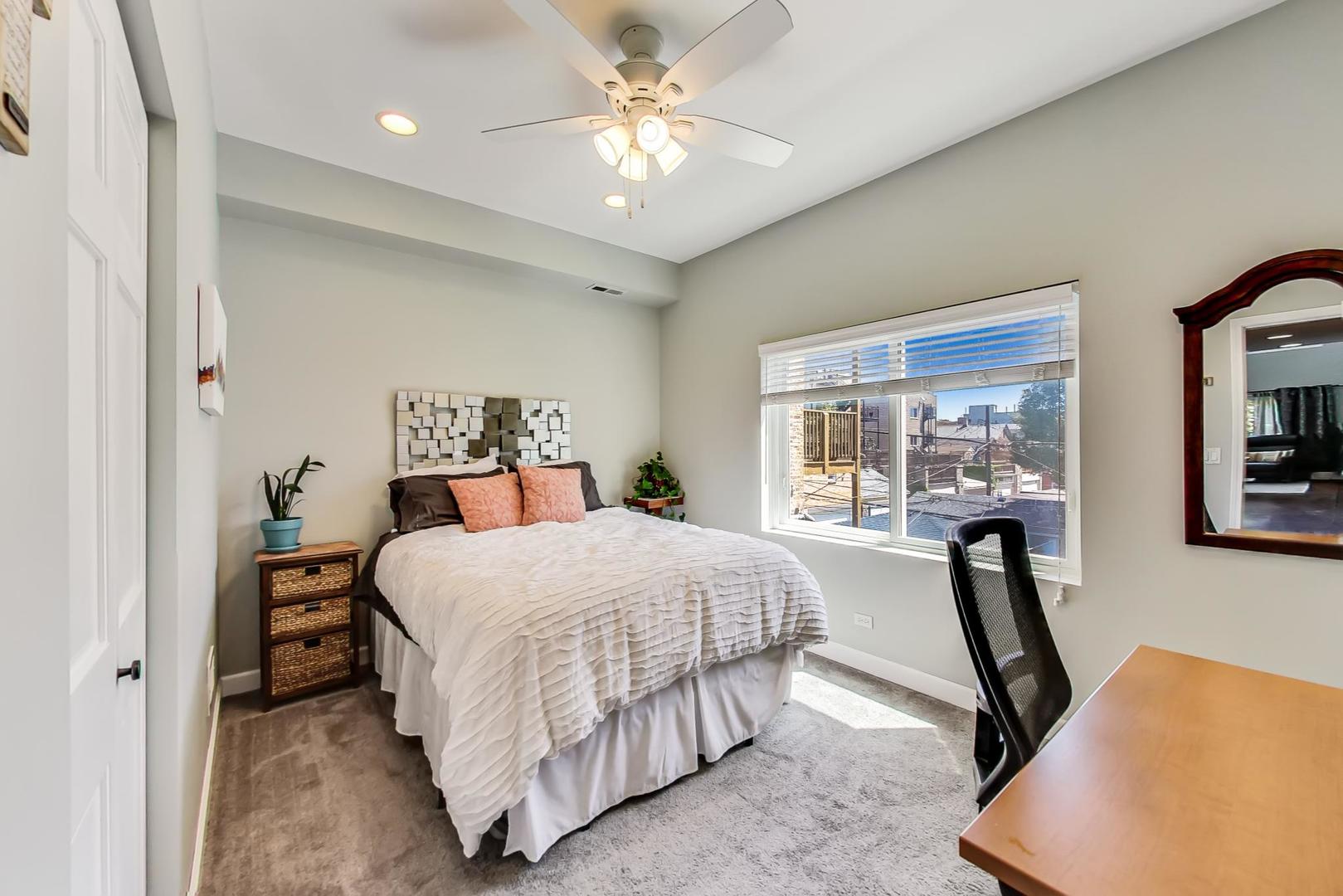 1429 N PAULINA Street Unit: C