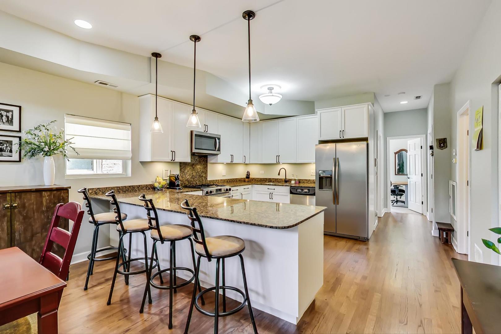 1429 N PAULINA Street Unit: C