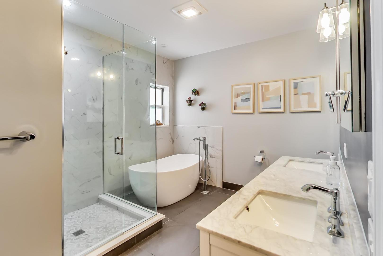 1429 N PAULINA Street Unit: C