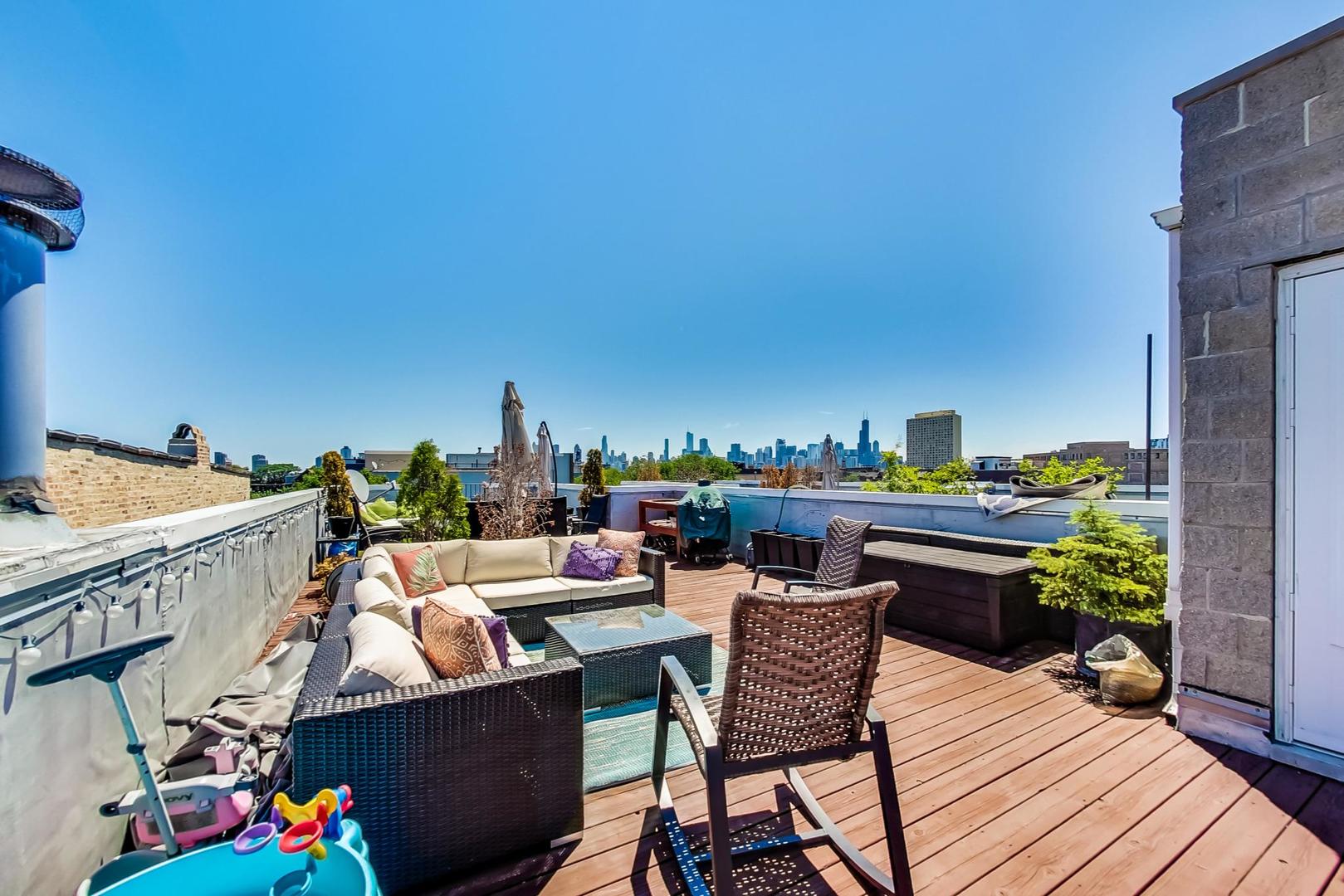 1429 N PAULINA Street Unit: C